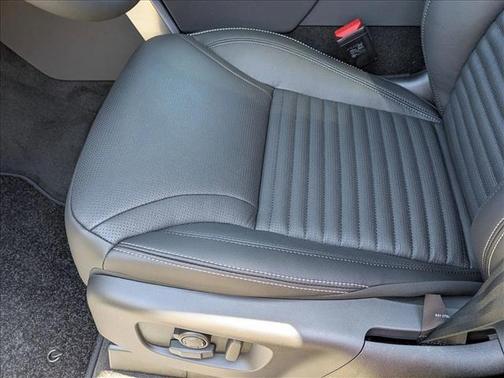 Santorini Black Metallic 2026 Land Rover Discovery Gemini Edition