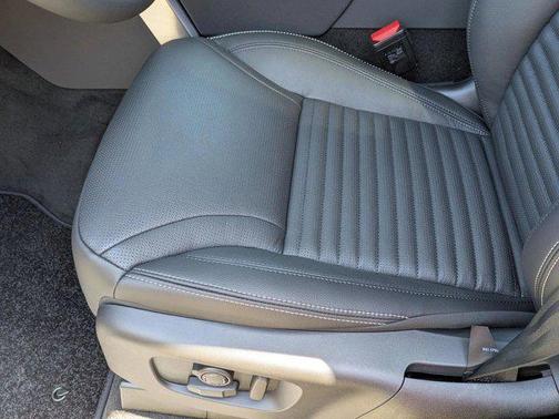 Santorini Black Metallic 2026 Land Rover Discovery Gemini Edition