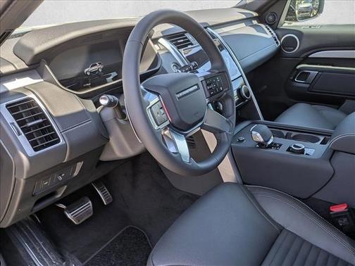 Santorini Black Metallic 2026 Land Rover Discovery Gemini Edition