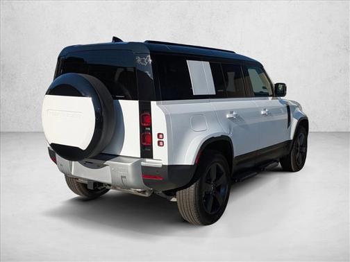 2025 Land Rover Defender 110 P400 S