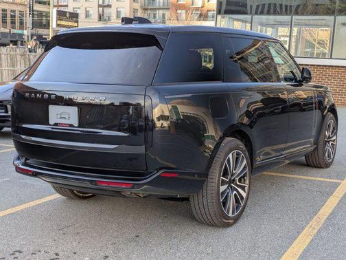 Santorini Black Metallic 2026 Land Rover Range Rover P530 SE 7 Seat