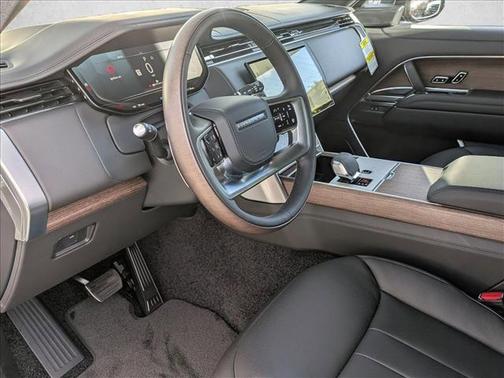 2025 Land Rover Range Rover P530 SE