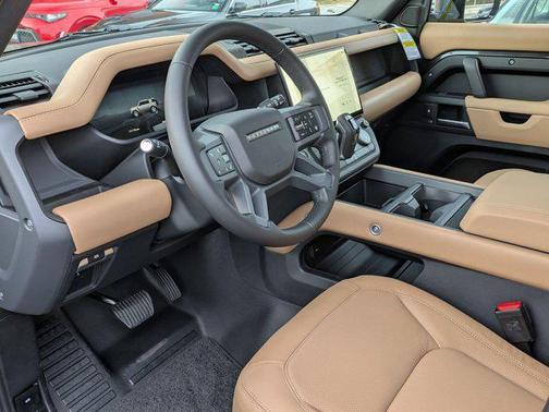 2026 Land Rover Defender P400 X-Dynamic SE