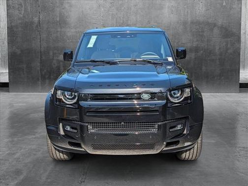2025 Land Rover Defender 130 P400 X-Dynamic SE