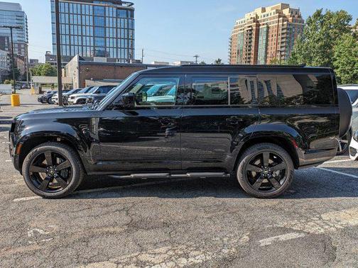 2025 Land Rover Defender 130 P400 X-Dynamic SE