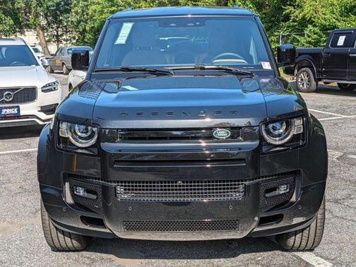 2025 Land Rover Defender 130 P400 X-Dynamic SE
