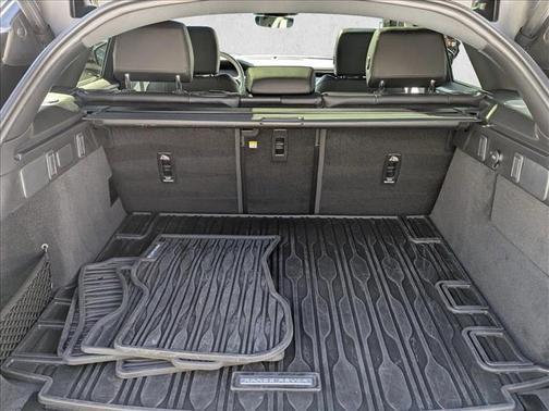 2026 Land Rover Range Rover Velar P250 SE R-Dynamic