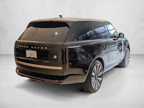 2025 Land Rover Range Rover P615 SV