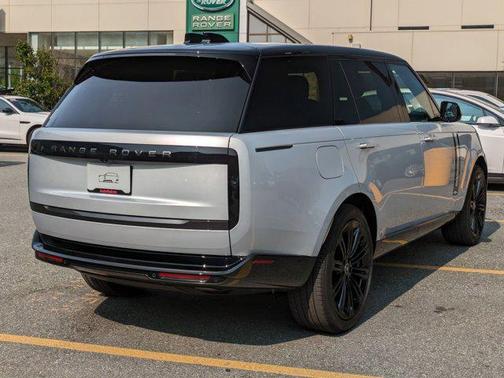 2025 Land Rover Range Rover P400 SE 7 Seat