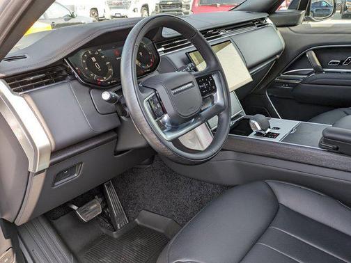 2025 Land Rover Range Rover P400 SE 7 Seat