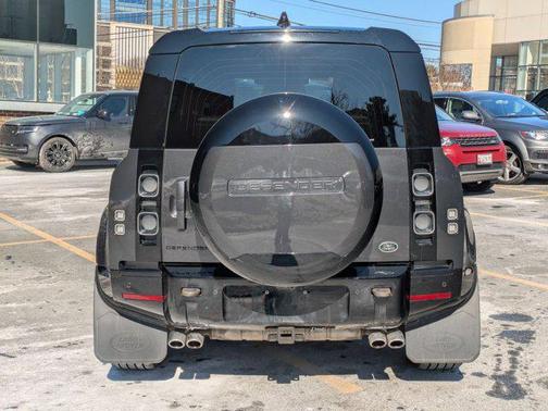 2023 Land Rover Defender V8