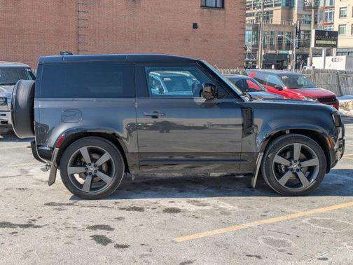 2023 Land Rover Defender V8