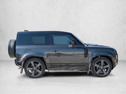 2023 Land Rover Defender V8