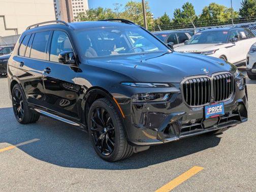 2025 BMW X7 M60i