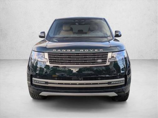 2026 Land Rover Range Rover P550e SE
