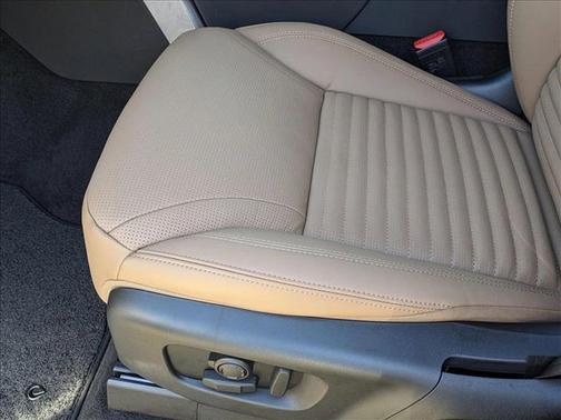 2025 Land Rover Discovery P300 Dynamic SE