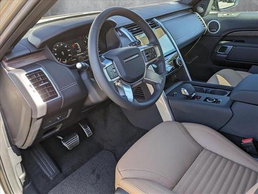 2025 Land Rover Discovery P300 Dynamic SE