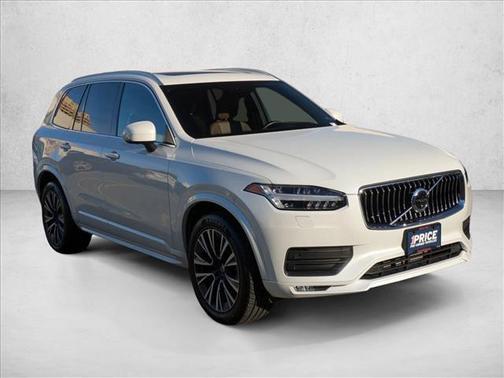 2022 Volvo XC90 T6 Momentum