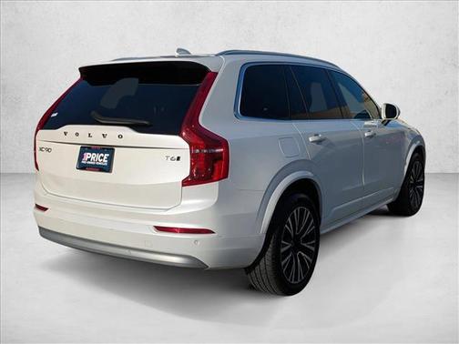 2022 Volvo XC90 T6 Momentum