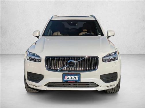 2022 Volvo XC90 T6 Momentum