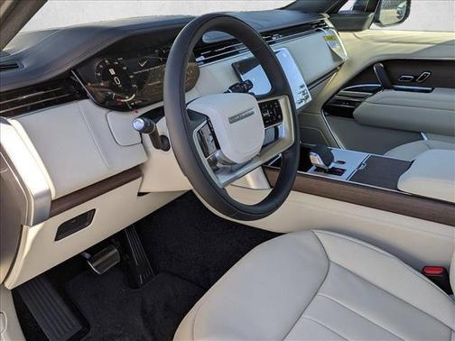 Charente Grey Premium Metallic 2026 Land Rover Range Rover P400 SE