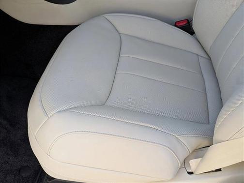 Charente Grey Premium Metallic 2026 Land Rover Range Rover P400 SE