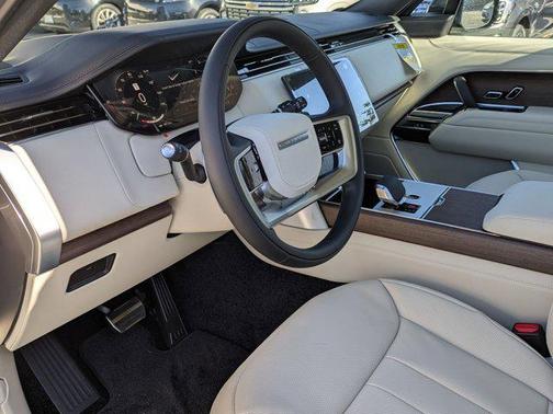 2026 Land Rover Range Rover P400 SE