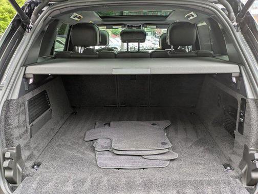 Carpathian Grey Premium Metallic 2024 Land Rover Range Rover P400 SE