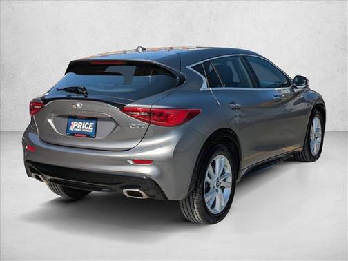 2017 INFINITI QX30 Luxury