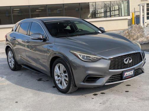 2017 INFINITI QX30 Luxury