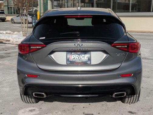 2017 INFINITI QX30 Luxury