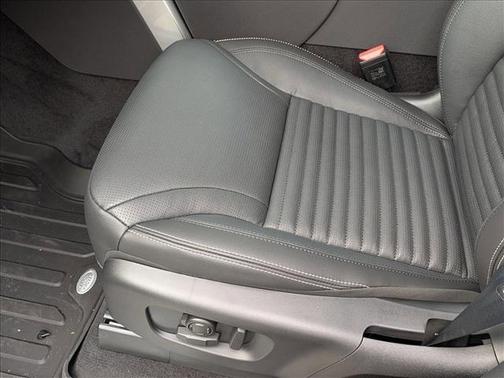 2025 Land Rover Discovery P300 S