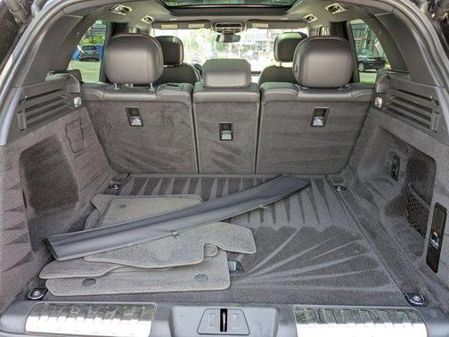 White 2024 Land Rover Range Rover Sport SE