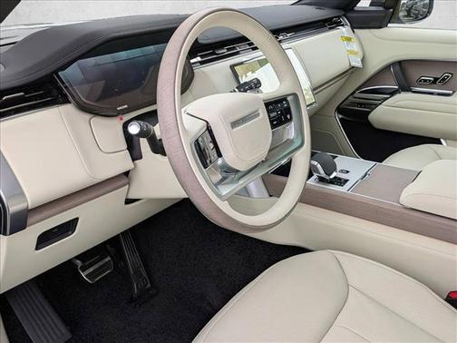 2026 Land Rover Range Rover P530 SE