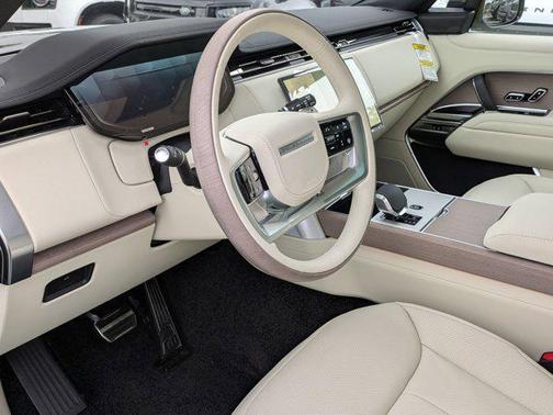 2026 Land Rover Range Rover P530 SE