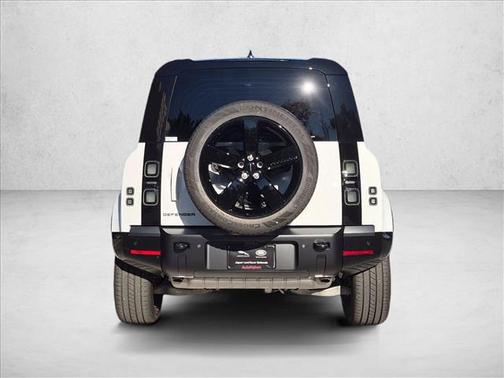 Fuji White 2026 Land Rover Defender P400 X-Dynamic SE