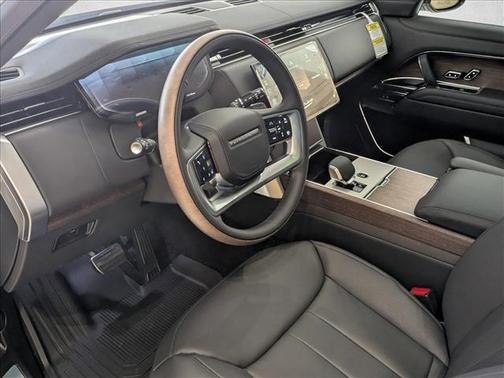 Icy White SV Bespoke Special Effect Satin 2026 Land Rover Range Rover P530 SE