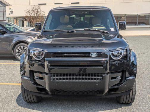 Santorini Black Metallic 2026 Land Rover Defender V8