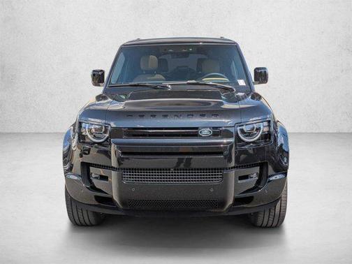 Santorini Black Metallic 2026 Land Rover Defender V8