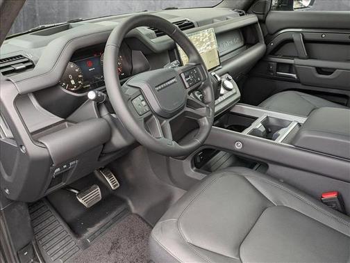 2025 Land Rover Defender V8
