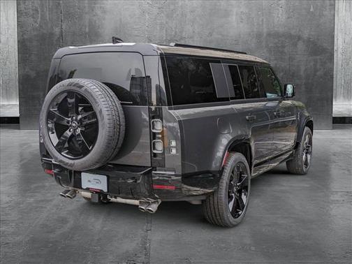2025 Land Rover Defender V8