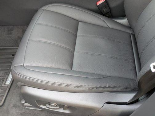 Santorini Black Metallic 2026 Land Rover Range Rover Evoque S