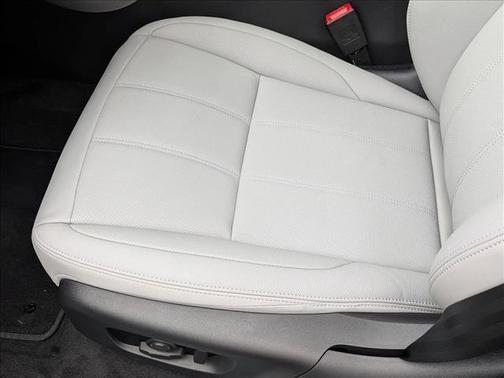 Fuji White 2026 Land Rover Range Rover Evoque S