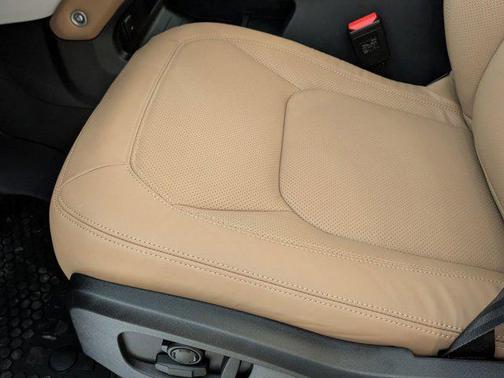 2026 Land Rover Defender P400 X-Dynamic SE