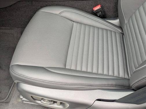 Fuji White 2026 Land Rover Discovery Sport Landmark
