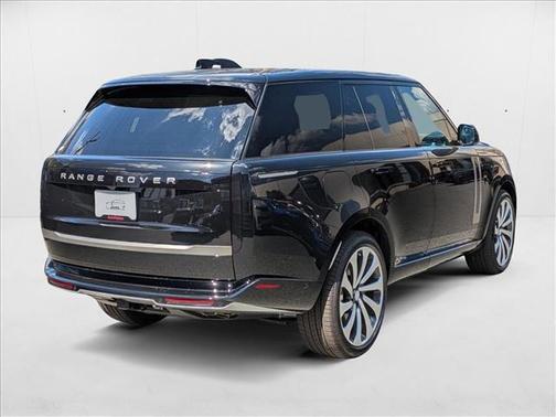 2025 Land Rover Range Rover P530 SE