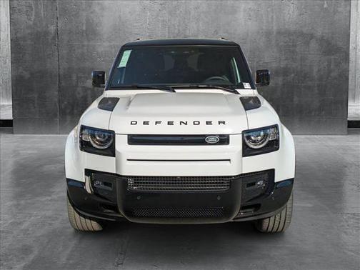 2025 Land Rover Defender 90 P400 X-Dynamic SE