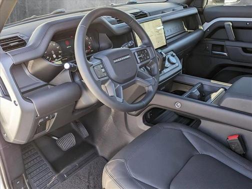 2025 Land Rover Defender 90 P400 X-Dynamic SE