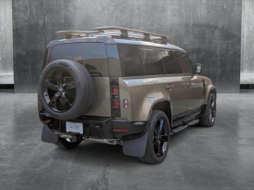 2025 Land Rover Defender 110 P400 X-Dynamic SE