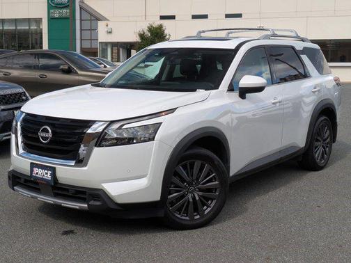 Everest White Pearl Tricoat 2025 Nissan Pathfinder SL 4WD